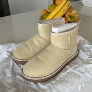 Ugg cream short classic mini boots
